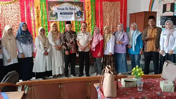 Halal Bihalal SDN 33 Kalumbuk (Foto Bersama)